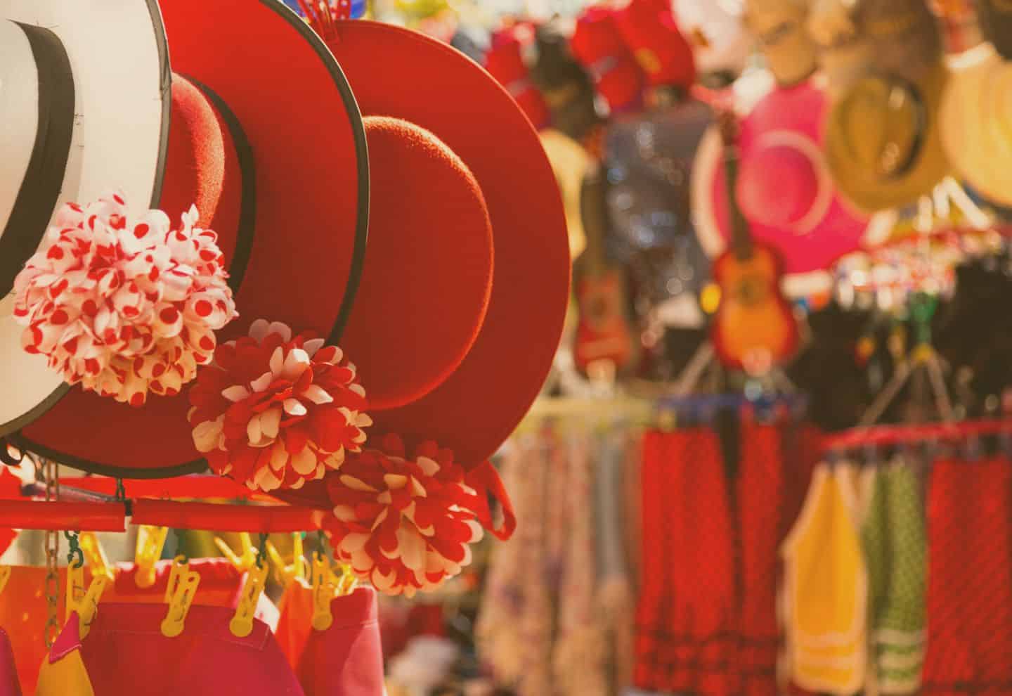 Sombreros rojos sevillanos